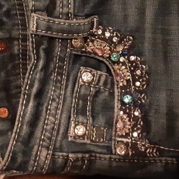 Miss Me Capris - Picture 7 of 8